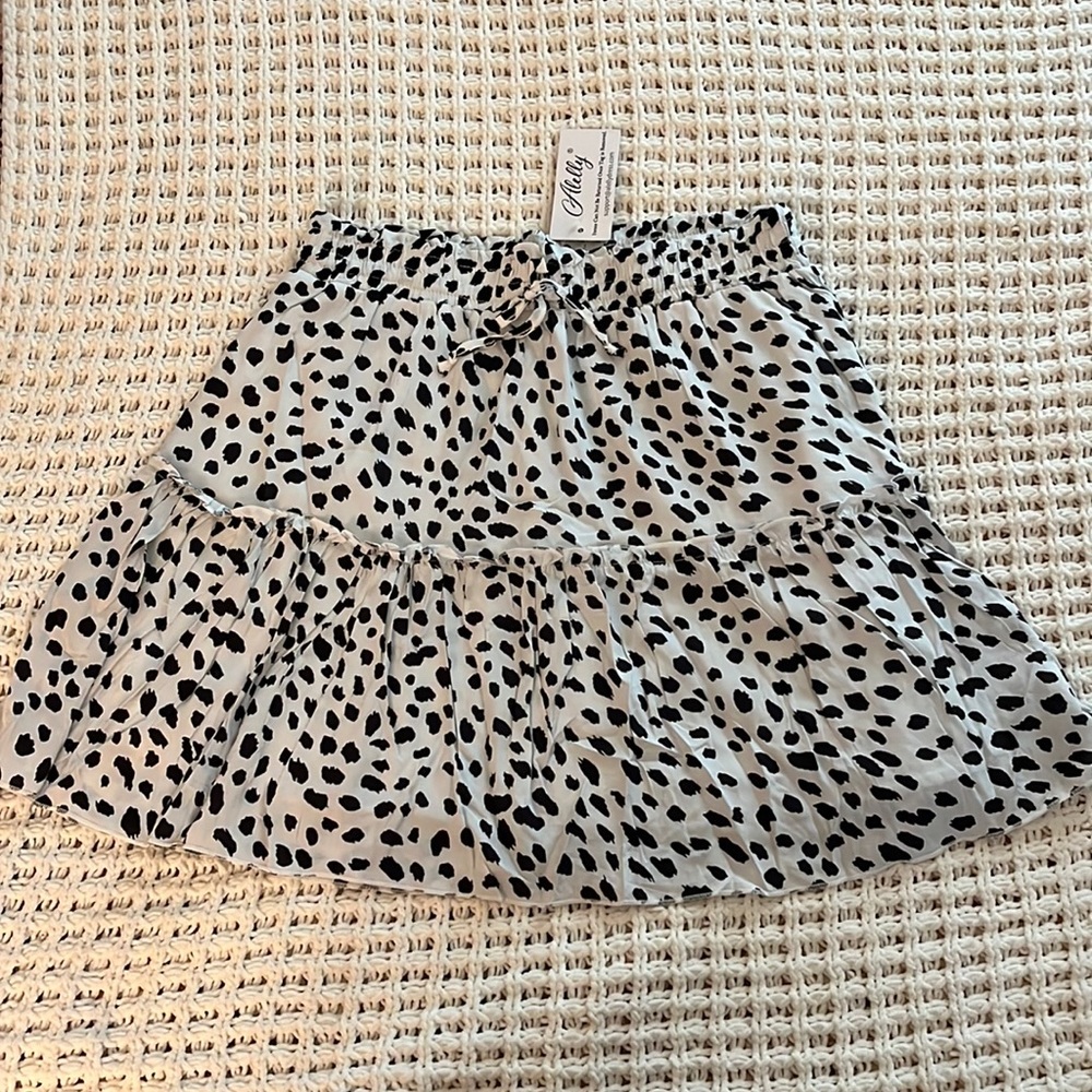 NWT Alelly High waist ruffle skirt Size L